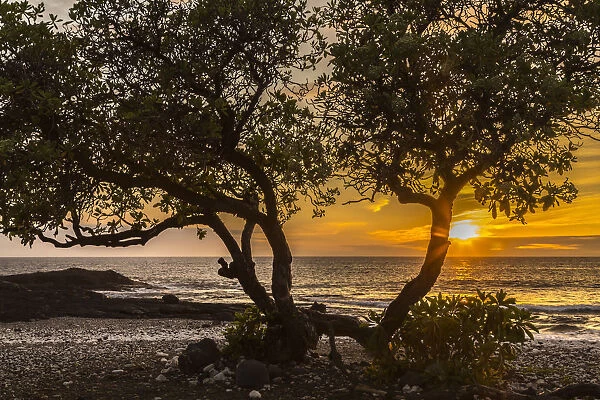 USA, Hawaii, Wawaloli Beach Park. Ocean beach at sunset