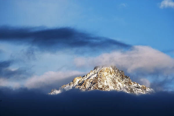 USA, Idaho. Sawtooth Range mountain and clouds