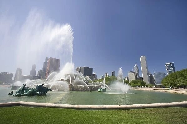 USA, Illinois, Chicago. Clarence Buckingham Memorial Fountain in Grant Park