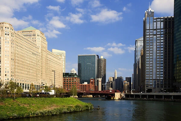 USA, Illinois, Chicago. View of Merchandise Mart in downtown