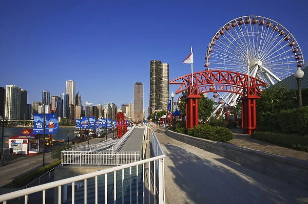 USA, Illinois, Chicago. View of Navy Pier entrance and downtown. Credit as: Dennis