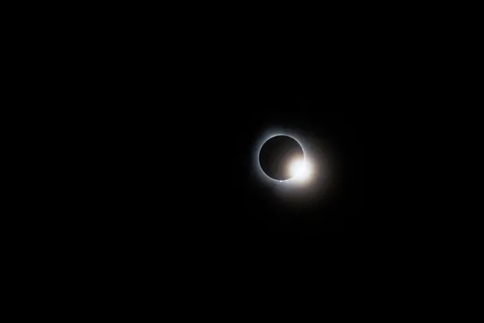 Framed Print : USA, Indiana, Carmel. Total solar eclipse as moon moves away from sun. ©Wendy Kaveney / Jaynes Gallery / DanitaDelimont.com Framed Print : USA, Indiana, Carmel. Total solar eclipse as moon moves away from sun. ©Wendy Kaveney / Jaynes Gallery / DanitaDelimont.com