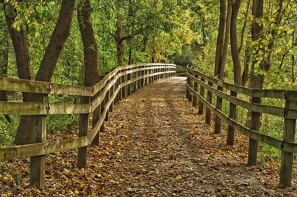 USA, Indiana. City hiking trail by the Wabash River