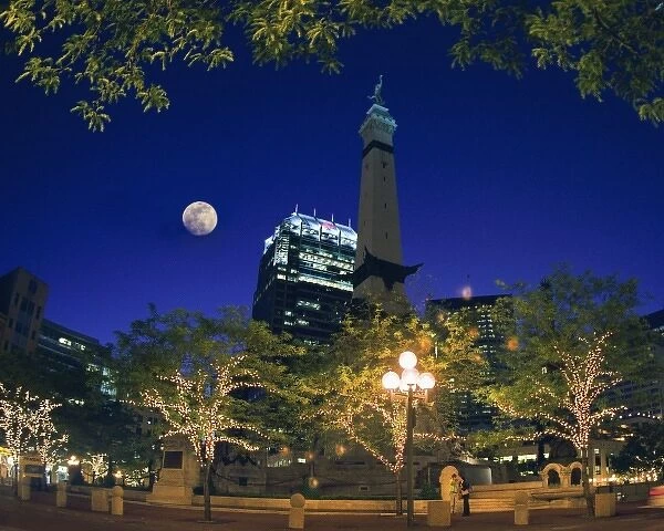USA, Indiana, Indianapolis. Circle Monument with moon