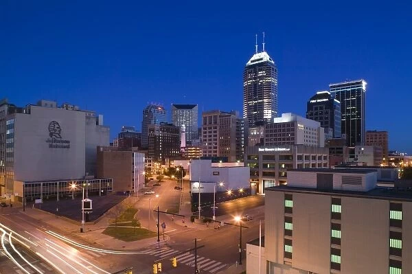 USA, Indiana, Indianapolis: Downtown, View with Chase Tower  /  Dawn