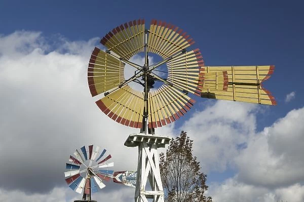 USA, Indiana, Kendallville: Mid, America Windmill MuseumEarly American Windmills