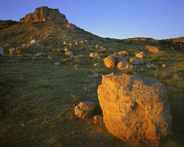USA, Kansas, Cimarron National Grassland, Boulders at sunset at the Point of Rocks