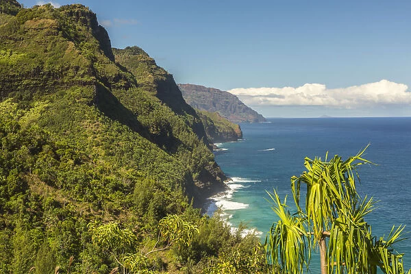 USA, Kauai, Na Pali Coast. Coastline and ocean landscape