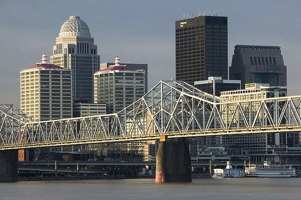USA-Kentucky-Louisville: City View and Clark Memorial Bridge  /  Morning
