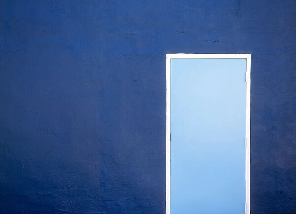 USA, Louisiana, New Orleans. Blue wall and door