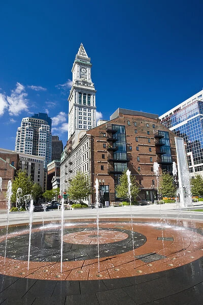USA, Massachusetts, Boston. Atlantic Avenue Greenway and Customs House with fountain