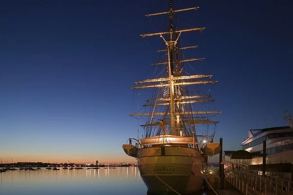 USA, Massachusetts, BOSTON: Tall Ship DANMARK Rowes Wharf  /  Dawn