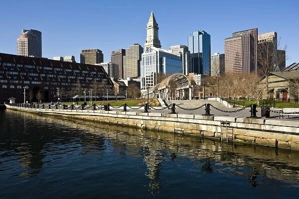 USA, Massachusetts, Boston. Waterfront at Long Wharf and Rose Kennedy Park, morning