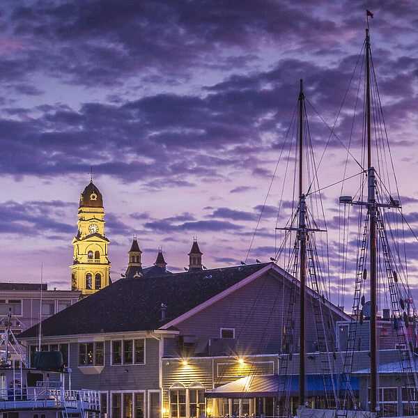 USA, Massachusetts, Cape Ann, Gloucester. Gloucester City Hall at dawn
