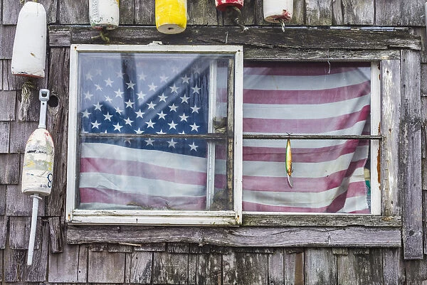 USA, Massachusetts, Cape Ann, Rockport. Fishing shack with US flag