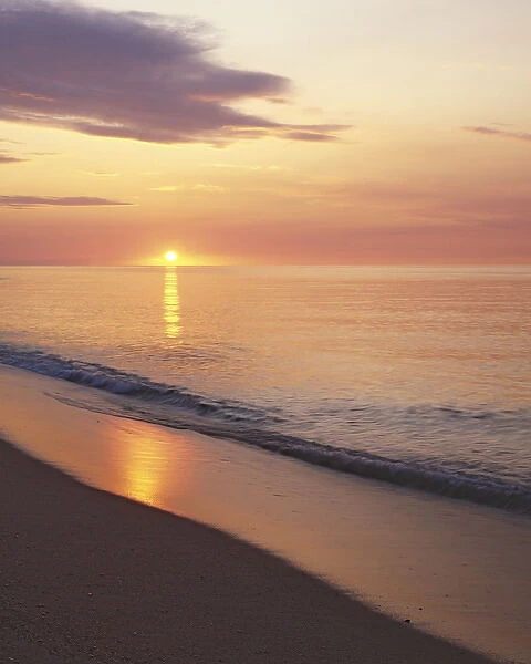 USA, Massachusetts, Cape Cod National Seashore, Sunrise over Atlantic