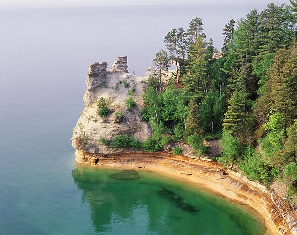 USA, Michigan, Miners Castle, Pictured Rocks National Seashore on Lake Superior