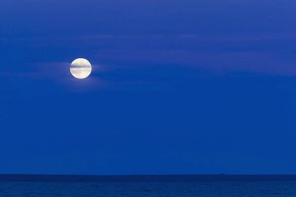 USA-Michigan-Straits of Mackinac: Mackinaw City- Full Moonrise over the