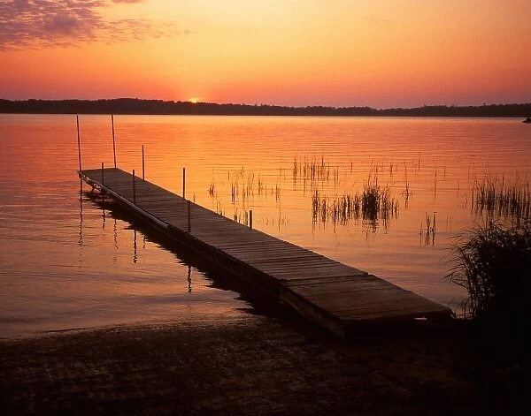 USA, Minnesota, Leech Lake, Dock, Sunrise