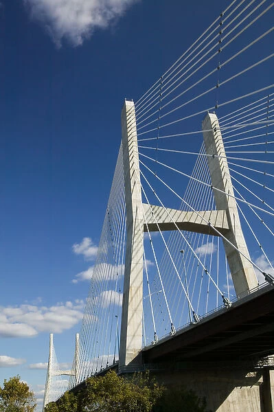 USA, Missouri, Cape Girardeau: The Bill Emerson Memorial Bridge across the Mississippi