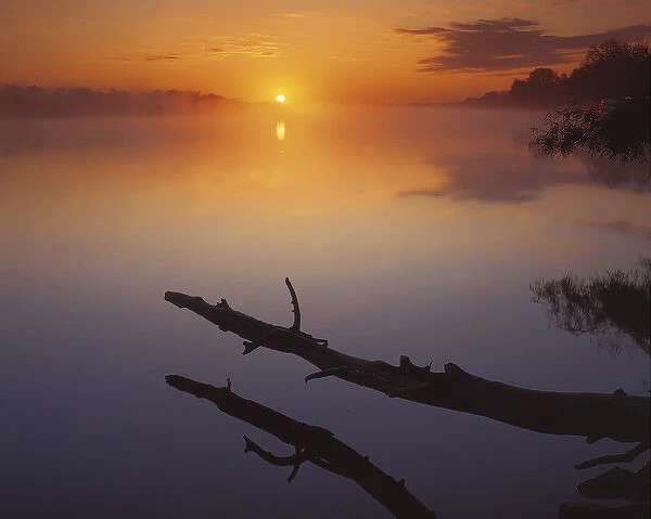 USA, Missouri, near St. Charles, Sunrise on the Mississippi River