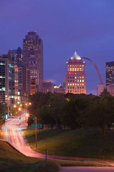 USA, Missouri, St. Louis: City View before Dawn