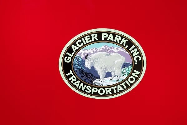 USA, Montana, Glacier National Park, Vintage touring coach or Jammer at Lake McDonald