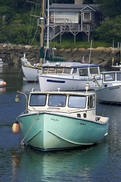 USA, New England, Maine, Ogunquit, boats moored in Perkins Cove