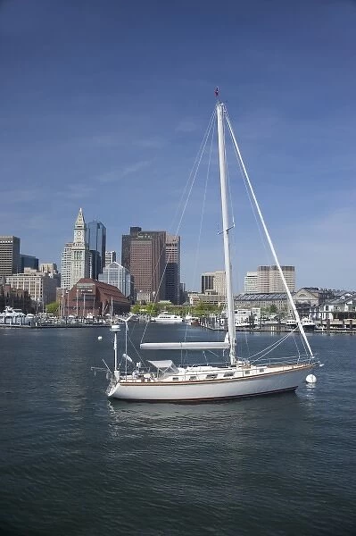 USA, New England, Massachusetts, Boston, Long Wharf, sailboat in Boston Harbor