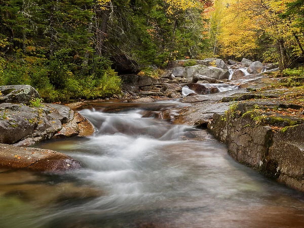 USA, New Hampshire, White Mountains, Fall at Jefferson Brook