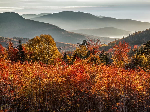USA, New Hampshire, White Mountains, Sunrise from a Kancamagus Highway overlook