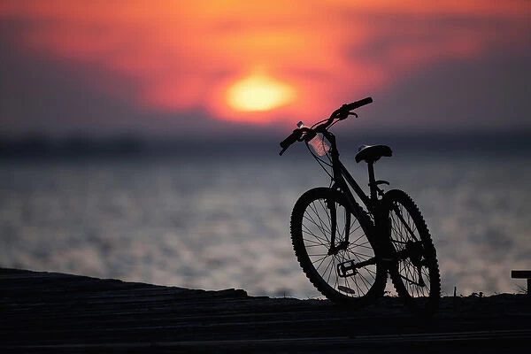 USA, New Jersey, Seaside Park, Silhouette of bicycle at sunset