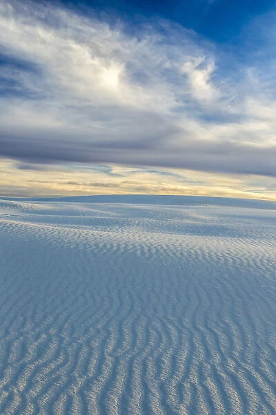 USA, New Mexico, White Sands National Monument. Desert sand landscape. Credit as