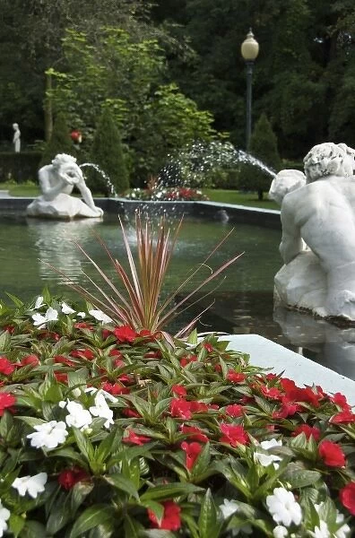 USA, New York, Saratoga Springs, Spit and Spat fountain in Italian garden in Congress