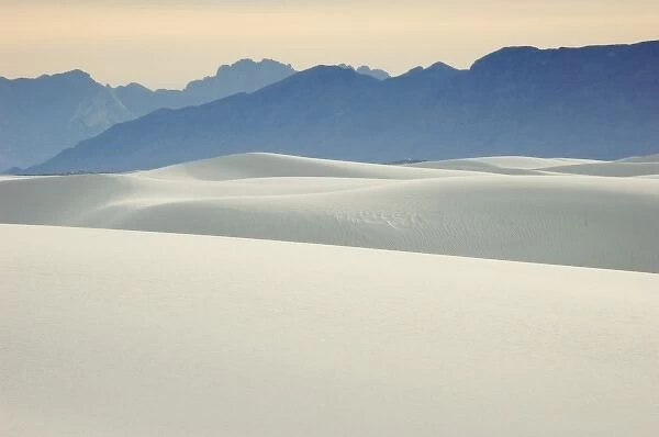 USA, NM, White Sands National Monument - largest gypsum sand dune field in world