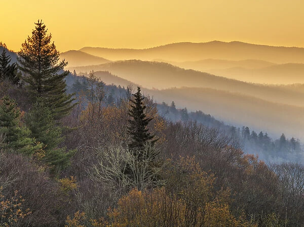 USA, North Carolina, Great Smoky Mountains National Park, Sunrise from the Oconaluftee