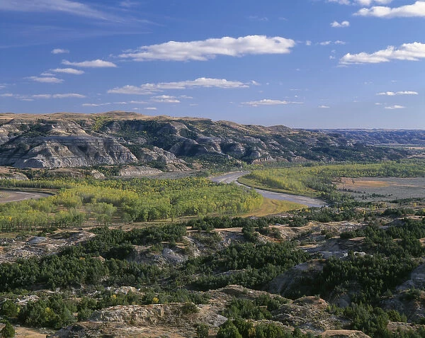 USA, North Dakota, Theodore Roosevelt National Park, Little Missouri River and sedimentary hills