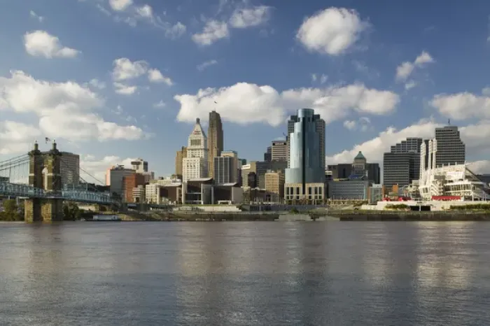 Framed Print : USA-Ohio-Cincinnati: City Skyline along the Ohio River / Late Afternoon Framed Print : USA-Ohio-Cincinnati: City Skyline along the Ohio River / Late Afternoon