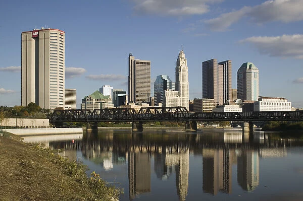 USA-Ohio-Columbus: City Skyline along the Scioto River  /  Late afternoon