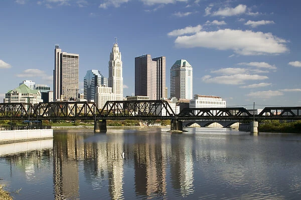 USA-Ohio-Columbus: City Skyline along the Scioto River  /  Late afternoon