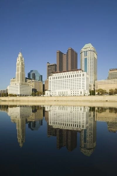 USA, Ohio, Columbus: City Skyline along the Scioto River  /  Late afternoon