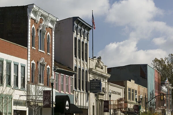 USA-Ohio-Lancaster: Buildings along Main Street