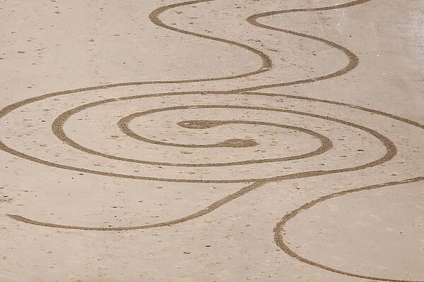 USA, Oregon, Bandon Beach. Geometric drawings in the sand. (PR)