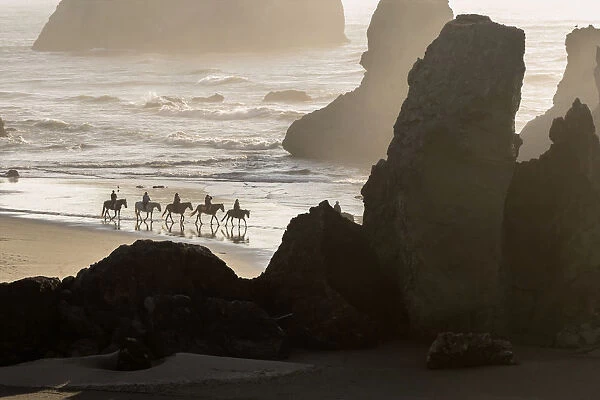 USA, Oregon, Bandon. Horseback riders on beach