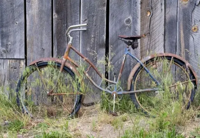 Framed Print : USA, Oregon, Bend. A dilapidated old bike leans against an old barn in Bend, Oregon