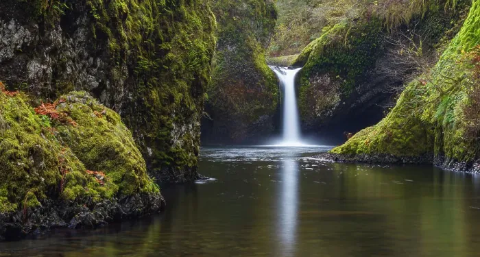 Framed Print : USA, Oregon, Columbia River Gorge National Scenic Area. Punchbowl Falls Framed Print : USA, Oregon, Columbia River Gorge National Scenic Area. Punchbowl Falls