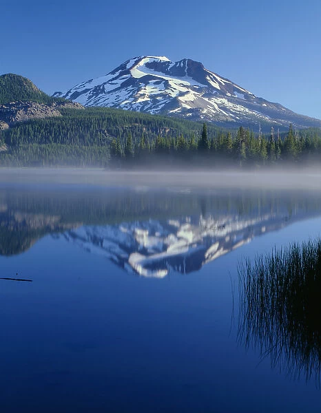 USA, Oregon, Deschutes National Forest, South Sister reflects in the misty waters