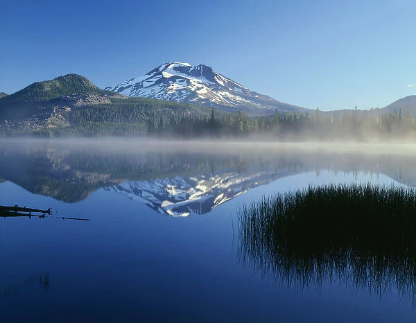 USA, Oregon, Deschutes National Forest, South Sister reflects in the misty waters