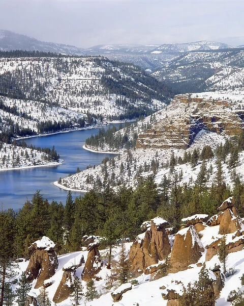 USA, Oregon, Jefferson County. Landscape of The Balancing Rocks and a lake in the first winter snow