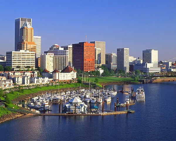 USA, Oregon, Portland. Downtown skyline & Riverplace Marina at Tom McCall Waterfront